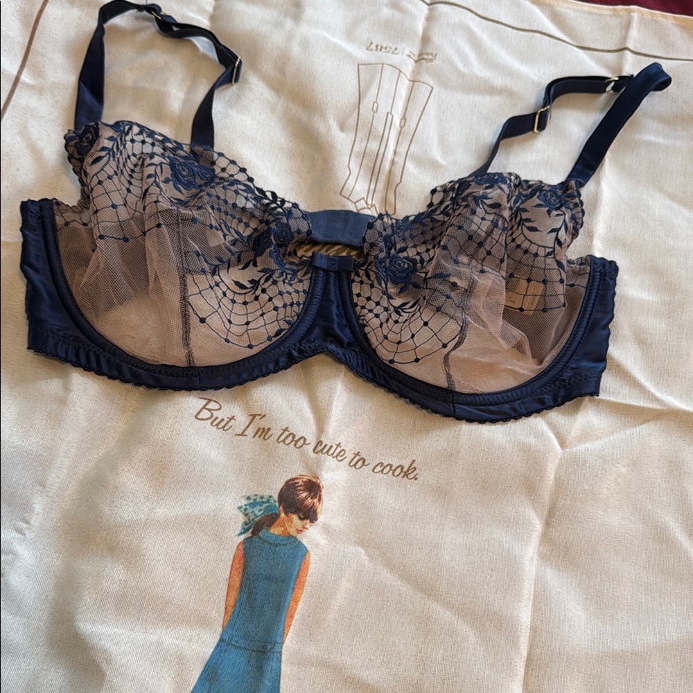 EUC Dita Von Teese JULIES RoSES US 36F Elegant Navy Lace Bra